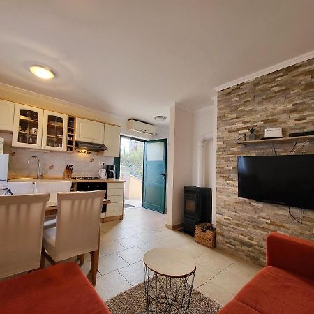 Holiday Home Duje Mali Iz Exterior photo