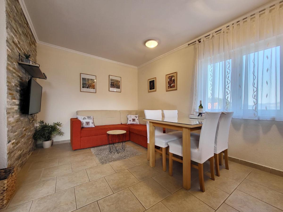 Holiday Home Duje Mali Iz Exterior photo
