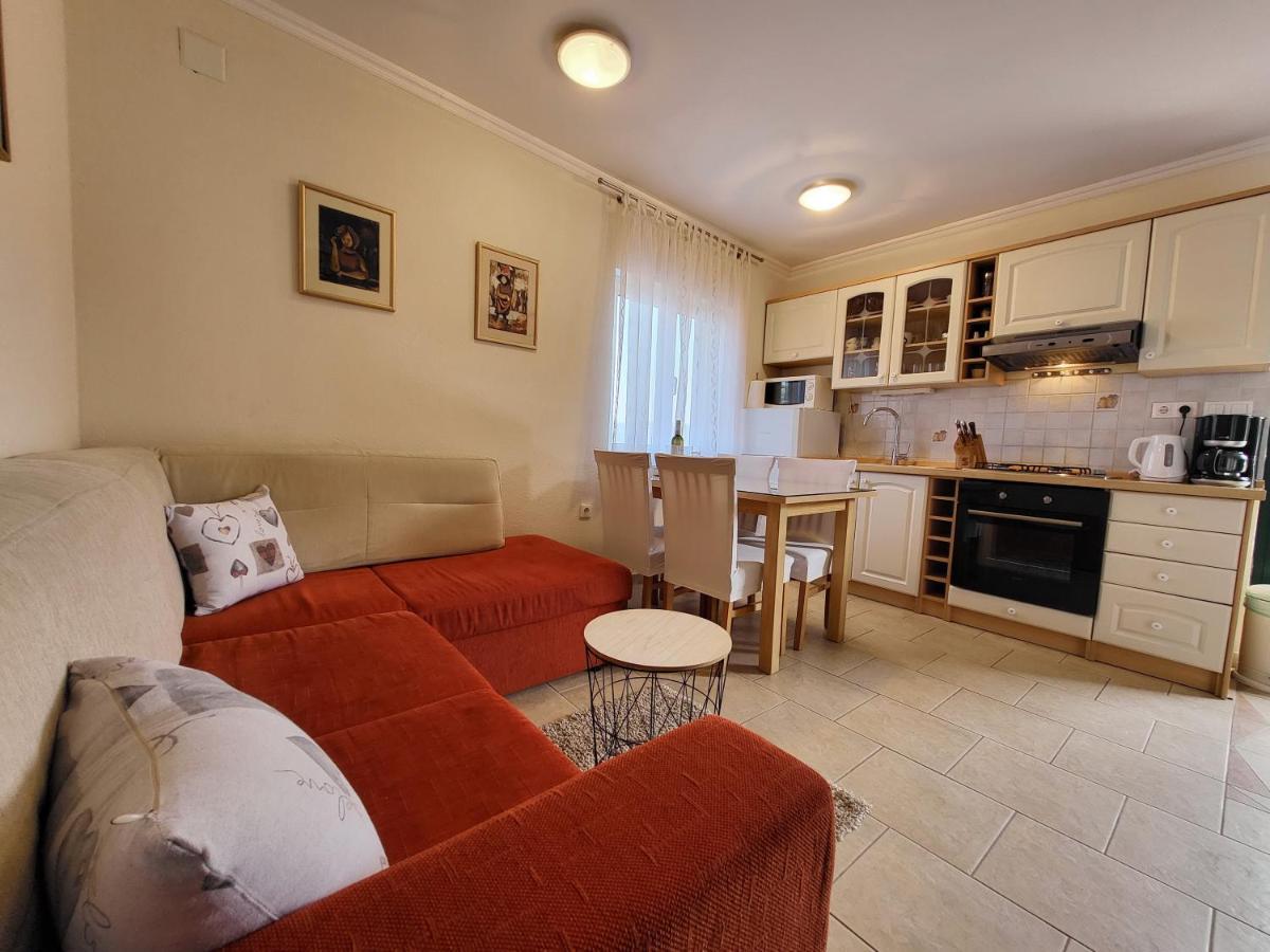 Holiday Home Duje Mali Iz Exterior photo