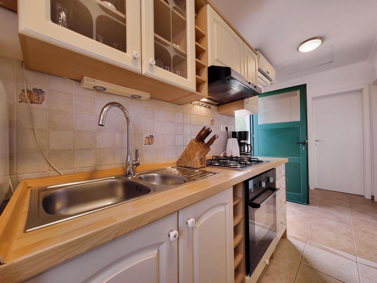 Holiday Home Duje Mali Iz Exterior photo