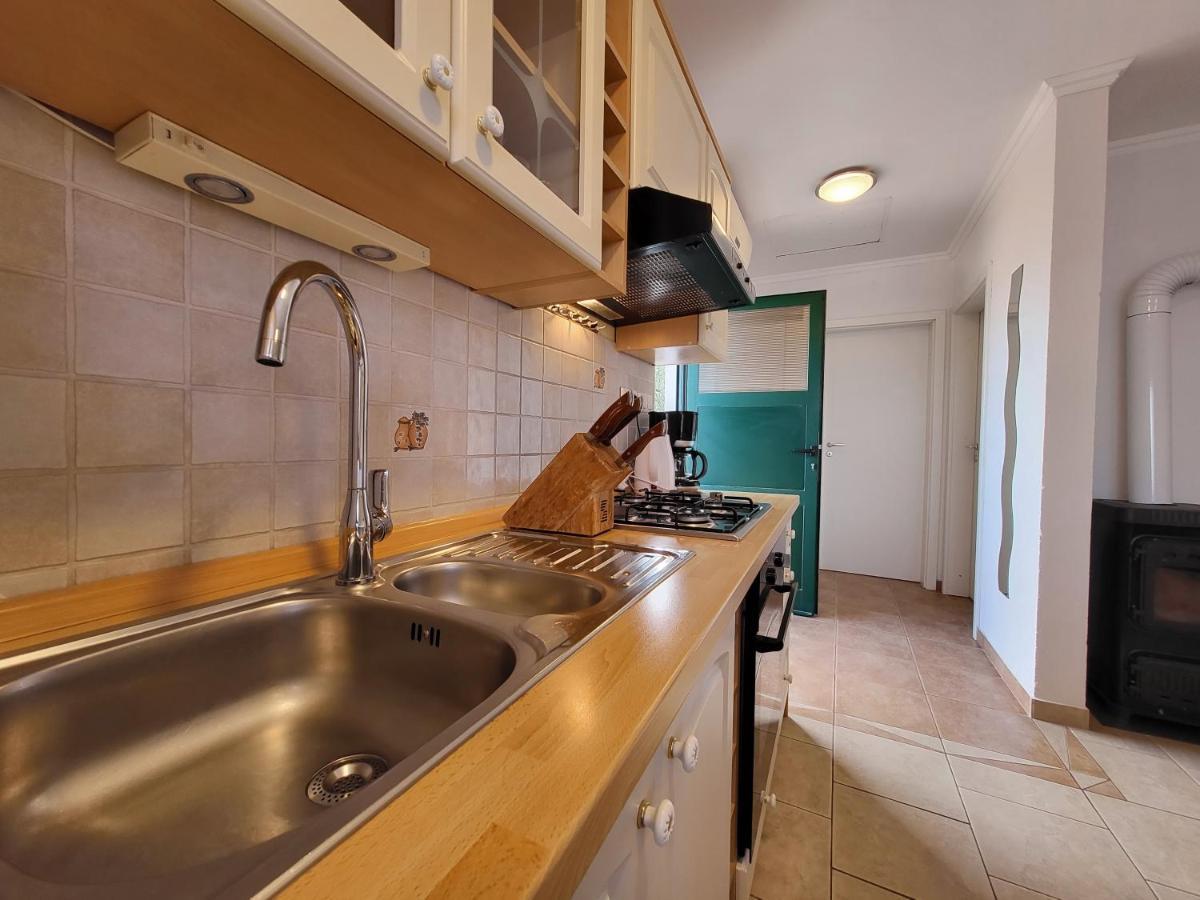 Holiday Home Duje Mali Iz Exterior photo