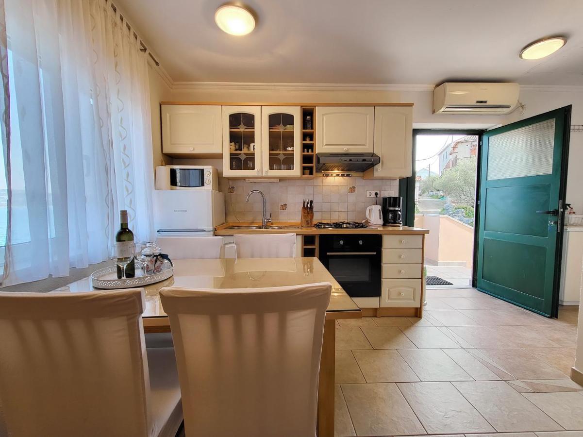 Holiday Home Duje Mali Iz Exterior photo