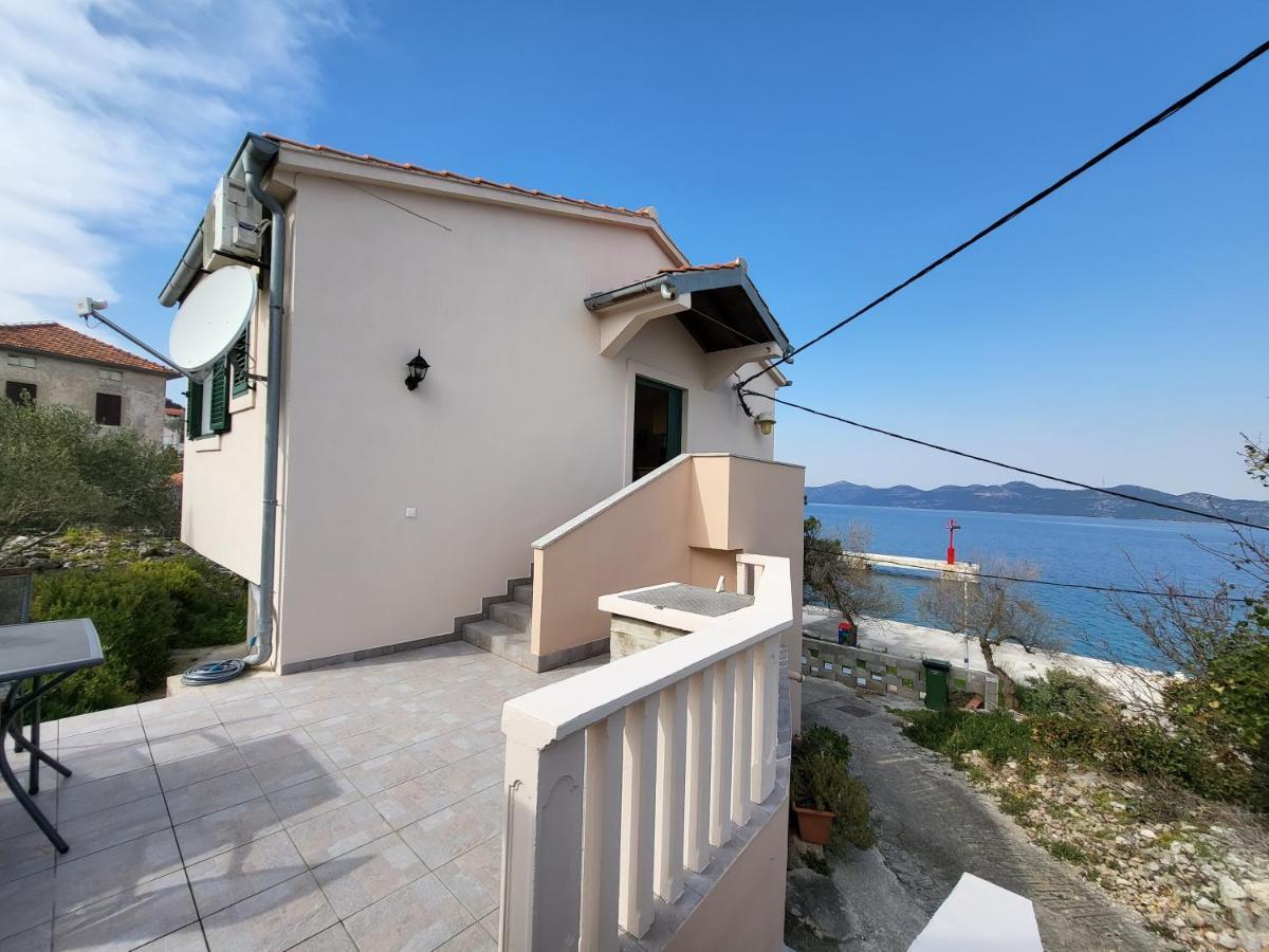 Holiday Home Duje Mali Iz Exterior photo