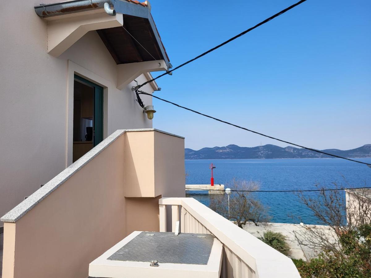 Holiday Home Duje Mali Iz Exterior photo